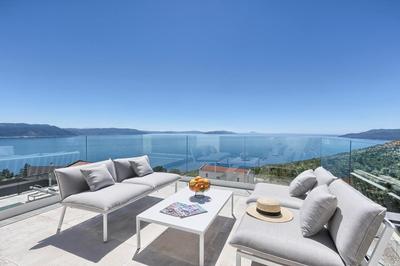 Villa Ultima with sea view, private pool, jacuzzi, gym and sauna