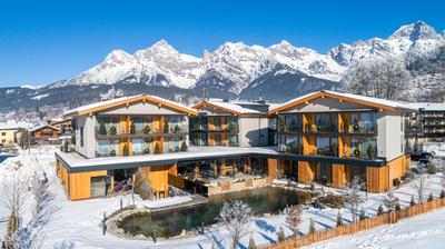 Wellness und Brunch Hotel MorgenZeit beheizter Naturteich Genuss Frühstück bis 13 Uhr Hochkönig Sommercard
