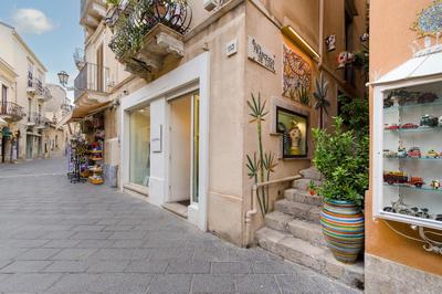 ELEGANT APARTMENT IN TAORMINA