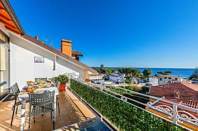 In Front of the Sea Apartment P3-9 by Wonderful Italy
