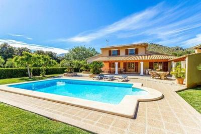 Charming villa close to Puerto Pollensa by Renthousing