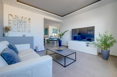 Perfect Location Idyllic 2BR Apartment by Buena Vista