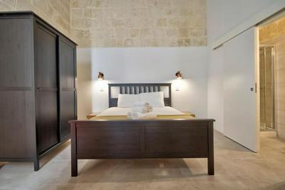 Old Lodge Apartment 3 by Vallettastay