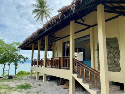 Absolute Beachfront Villas