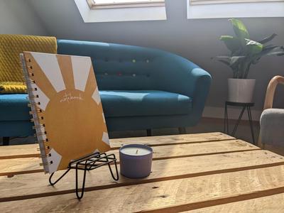 *Large Unique Retro Private Attic & Bathroom*