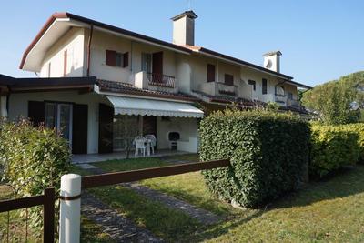 Holiday home with garden and shared pool