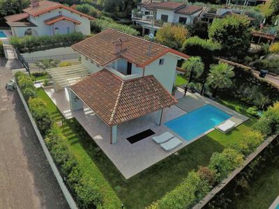 Ferienhaus Casa sulle colline di Barcuzzi pool, garden and barbecue