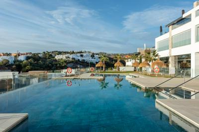 3 Bedroom apartment in Artola with private pool