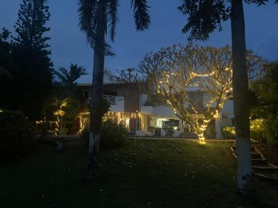 Casa de las Flores tropical