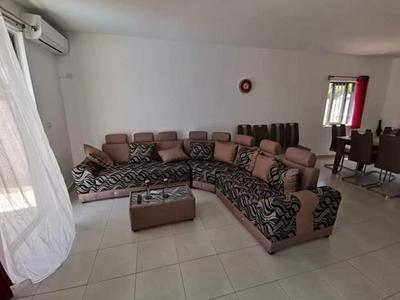 Leeroy duplex villa
