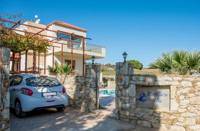 Family seaside Kladissos Villa with private heated pool!