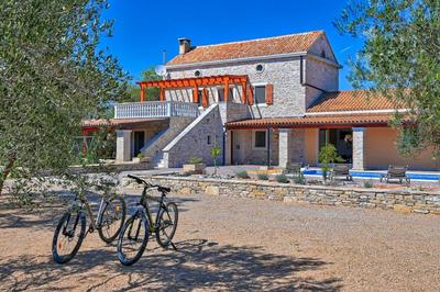 Villa Jacassa with pool and jacuzzi