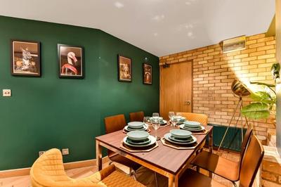Spacious 2 Bed Urban Jungle Flat, Central London