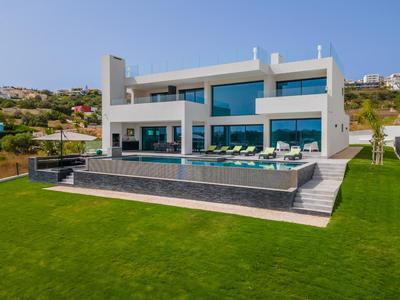 Villa das Amendoeiras by HelloVacations