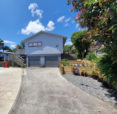 Pohutukawa Lodge by Orewa Beach