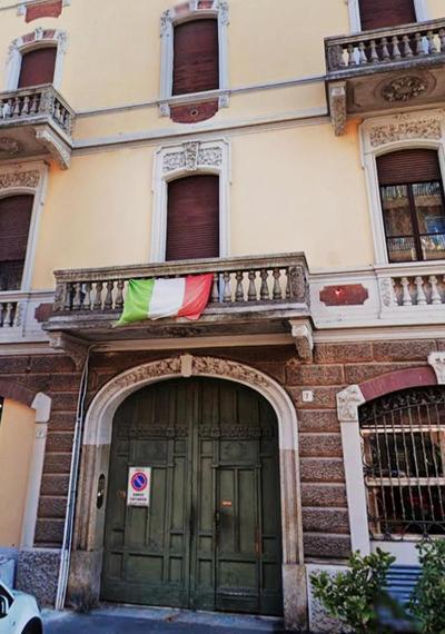 AURY HOUSE - STATlON - -ViaDante-Platani-