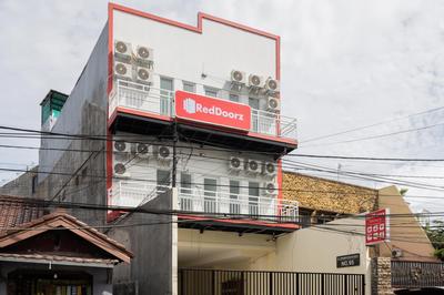 RedDoorz @ Kemanggisan Raya