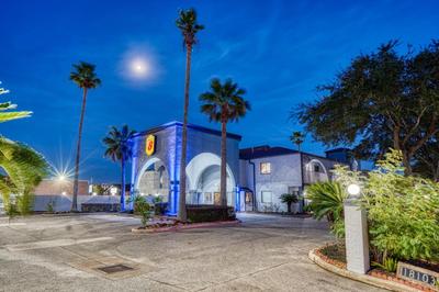 Super 8 by Wyndham Houston Webster NASA