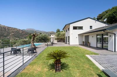 3 Bedroom Modern Villa, Pool, Savoca, East Sicily