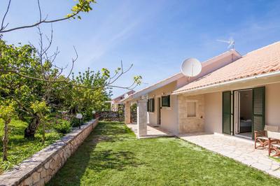 Villa Petra by Villa Plus