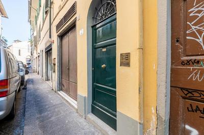 GuestHost - SantAmbrogio Colorful Apartment