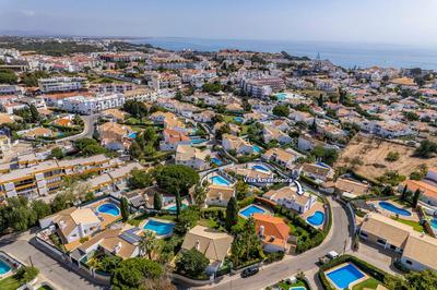 Villa Amendoeira by Villa Plus