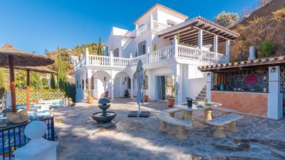 Villa El Arco Iris de la Montana Sayalonga by Ruralidays
