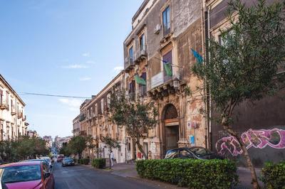 Modern duplex with balcony by Wonderful Italy