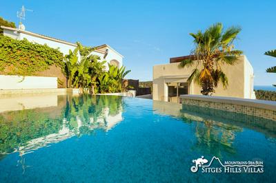 Stunning Villa Ibizenca with private pool in Sitges