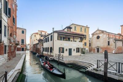 Garden Mansion with Private Mooring R&R