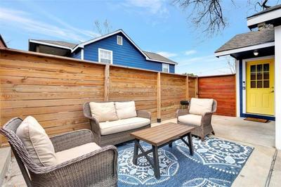 Vibrant Vacation Escape with Fast WIFI and KING BED Close to Downtown Houston!