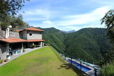 Aurora's, villa con piscina, vista mare e garage