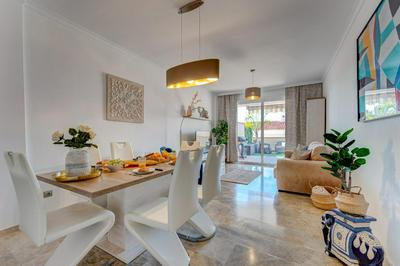 Modern apartment with large terrasse, bbq, fast wifi, 2 pools