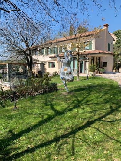 Villa Isidoro ampio parco ,piscina privata, arte e giochi , fitness