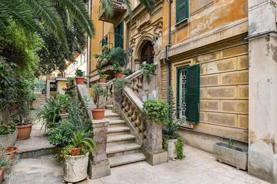 Walking to Trastevere di Marialaura Aragno