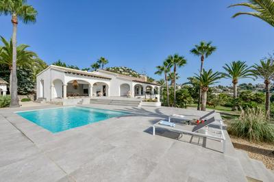 EL TORO - By Almarina Villas