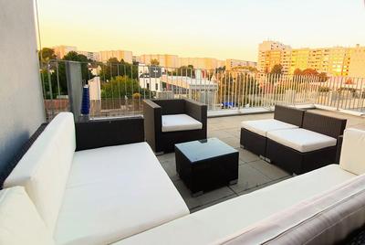 Rooftop Terrace, free garage parking and Pool!