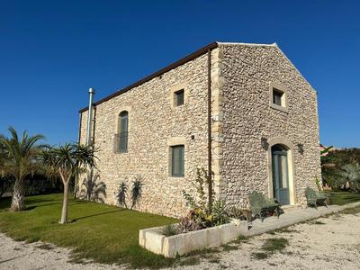 Charming retreat in the sicilian countryside