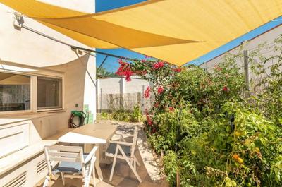 Can Juancho: casita de playa en la Costa dorada