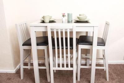 EEE Homes Dudley, a retro expression