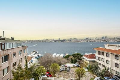 Flat with Sea View near Uskudar Ferry Station