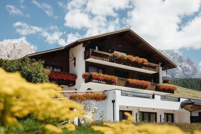 Apartments Roda de Ciar