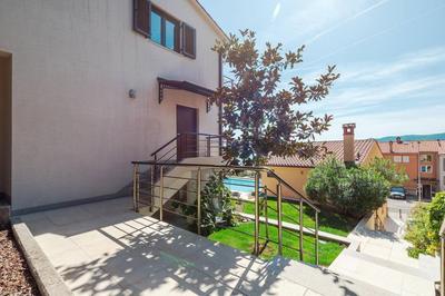 E&T apartments with a beautiful pool