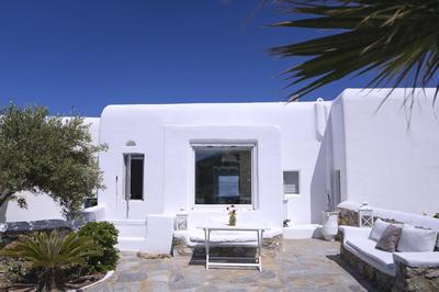 Paradisiacal Villa with Pool and Sea View in Mykonos
