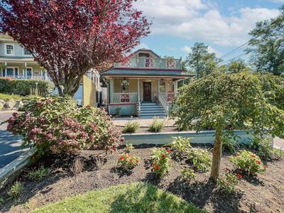 New Listing ! Captain's Cottage - Cold Spring Harbor Water Views