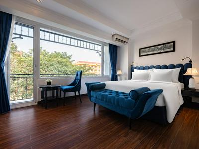 The Flower Boutique Hotel & Travel