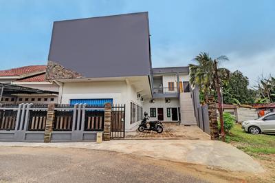 OYO 92057 Reny Kost Syariah