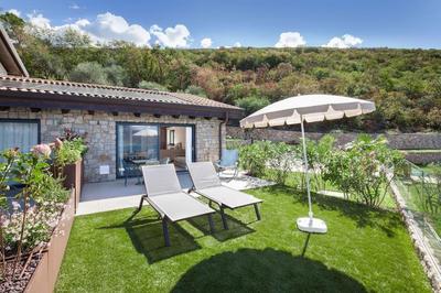 Villa Divina22-APT Unica-Con piscina e vista lago
