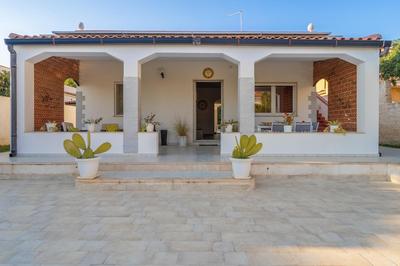 Villa Gioia 400m from the beach
