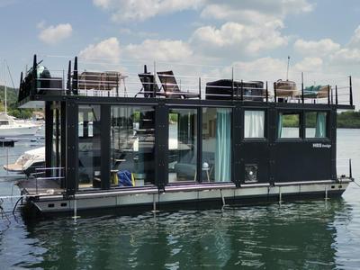 La Dolce Vita House Boat
